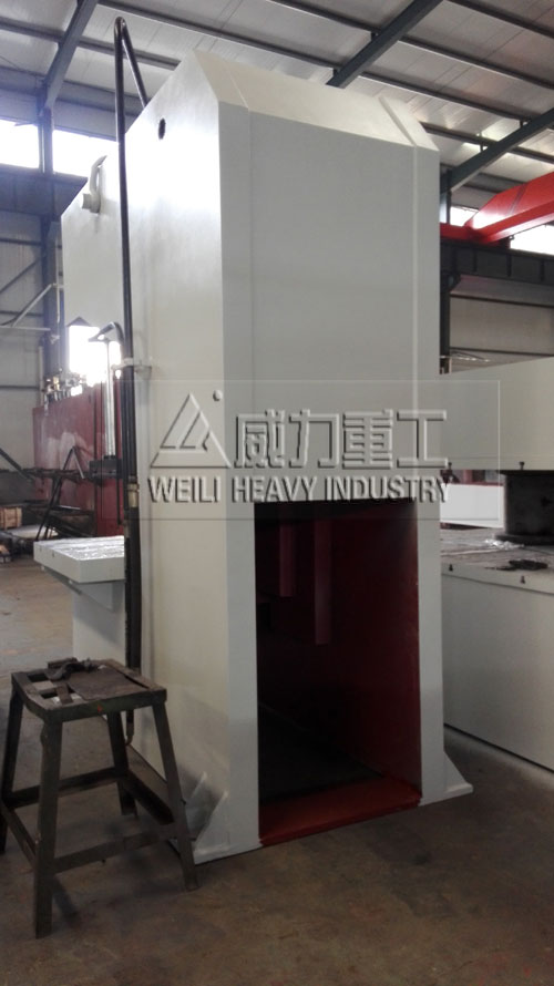 單柱液壓機(jī)機(jī)身后背