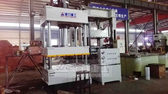 200噸四柱油壓機(jī)