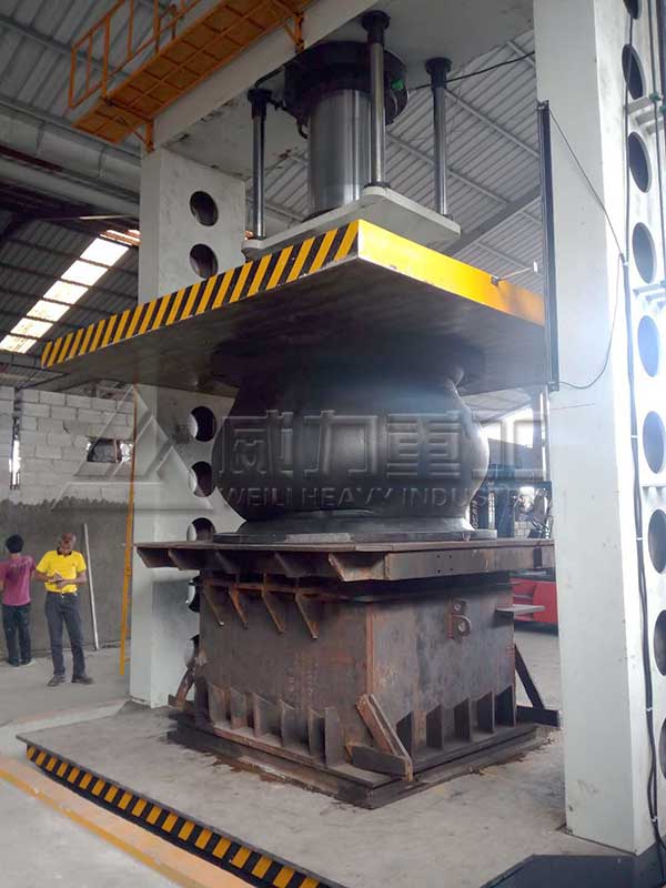 1000噸框架式龍門液壓機(jī)