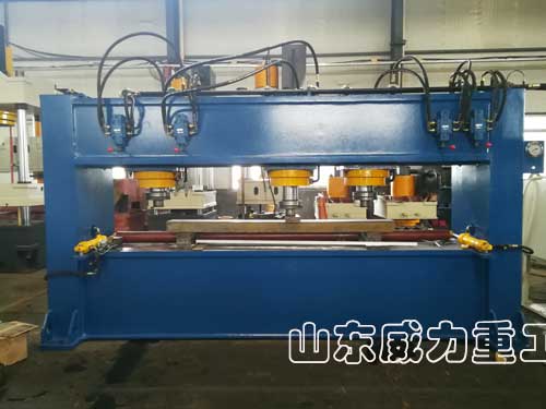汽車后橋殼校直機(jī)