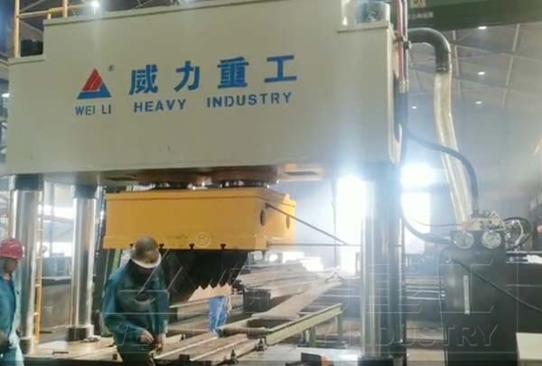 厚鋼板校直液壓機