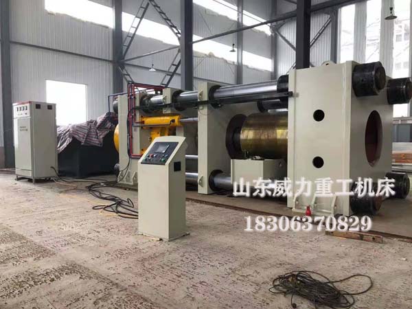 3000噸四柱油壓機客戶現(xiàn)場圖片