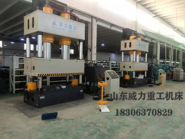 碳纖維成型油壓機圖片