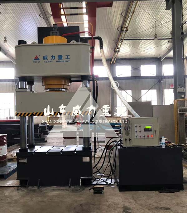 400噸四柱油壓機客戶現(xiàn)場圖