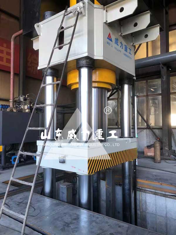1500噸三梁四柱油壓機
