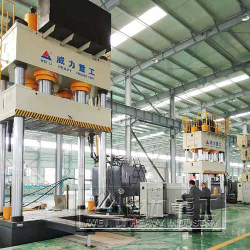 2000噸四柱油壓機(jī)客戶現(xiàn)場圖