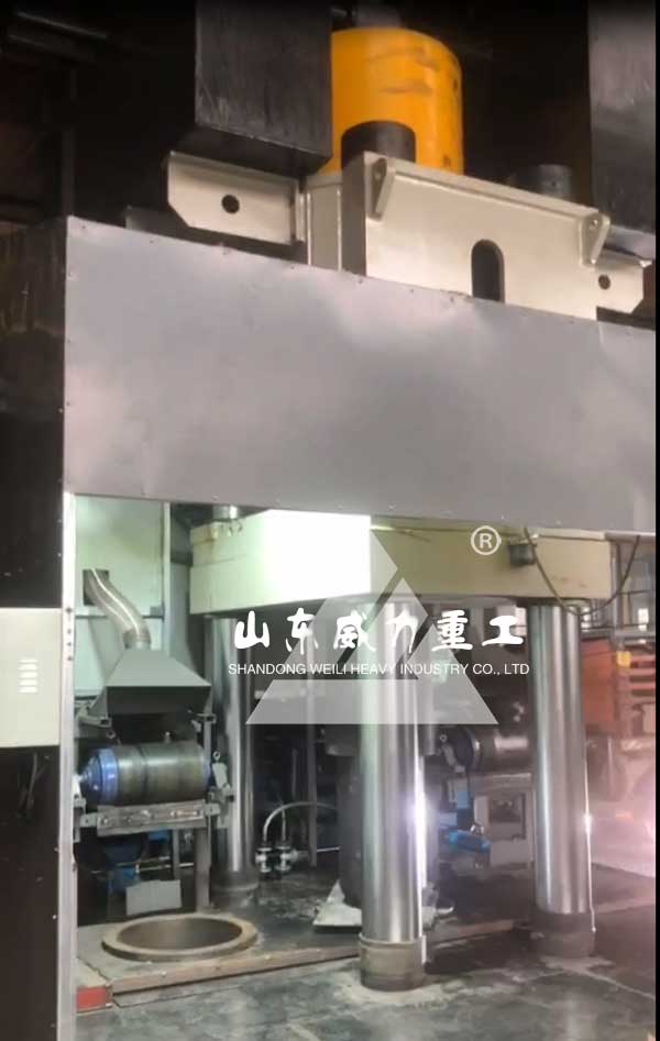 2000噸雙工位坩堝液壓機(jī)