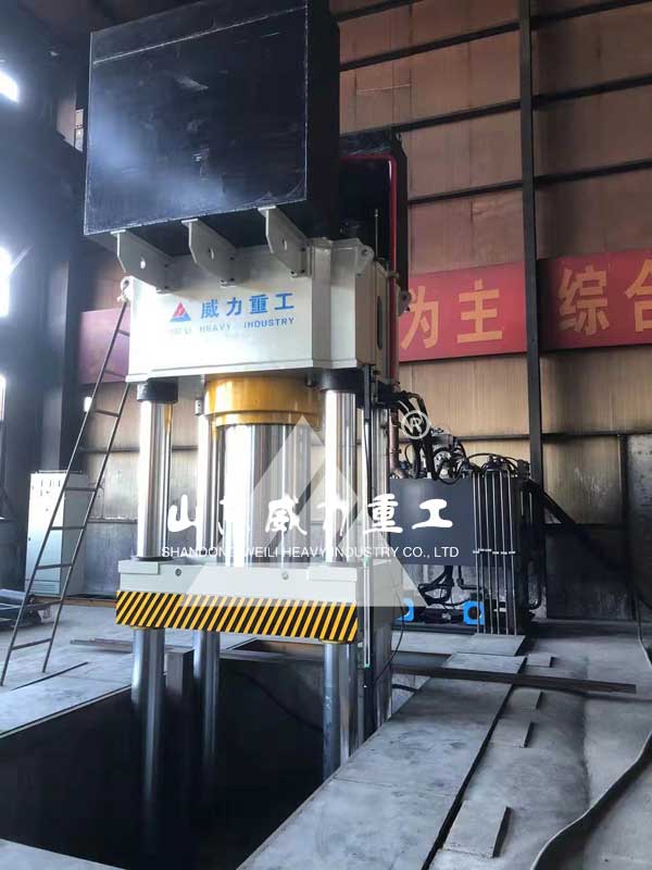 1500噸四柱油壓機(jī)客戶安裝現(xiàn)場圖